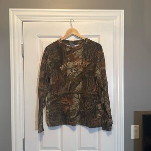 VTG camo Missouri shirt.